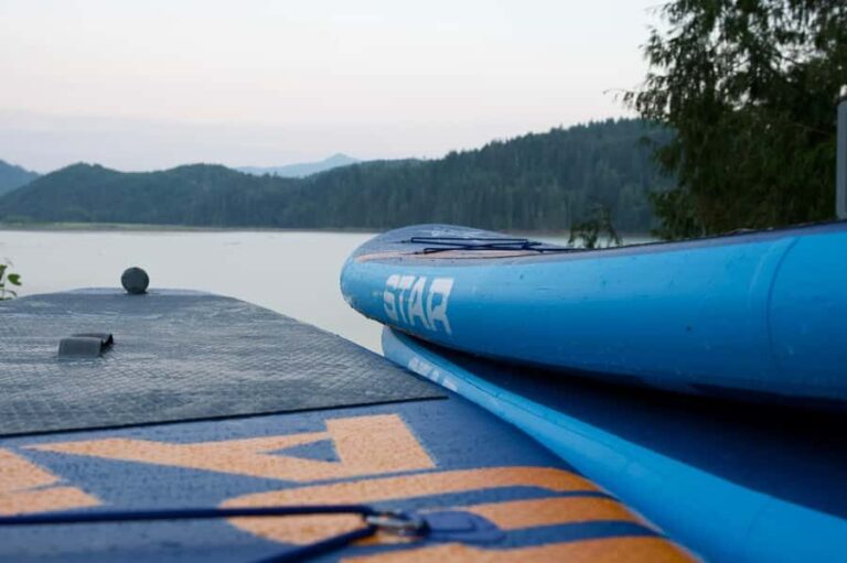 Mineral Lake: Stand Up Paddle Board Rental - The Experience Provider and Group Dynamics