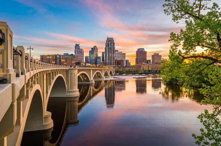 Minneapolis: Private Family-Friendly Walking Tour - Exploring the Itinerary