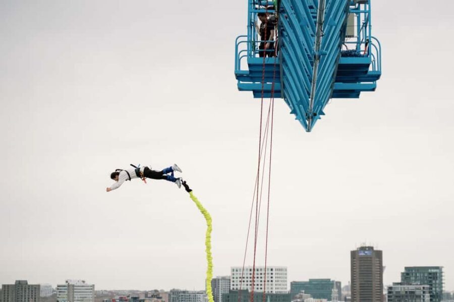 Montreal Bungee: The highest bungee jump in Canada - Location and Accessibility