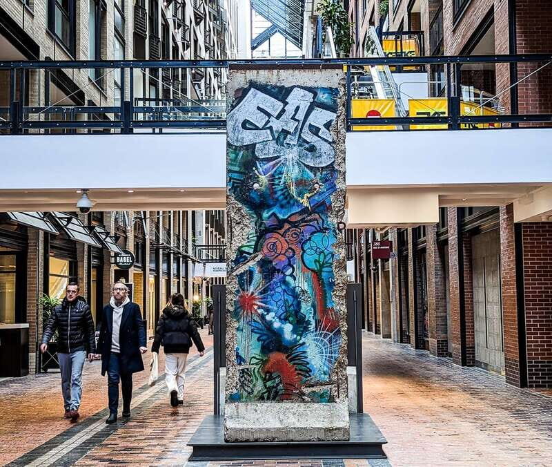 Montreal: RESO Underground City and Downtown Walking Tour - Itinerary Breakdown: What to Expect