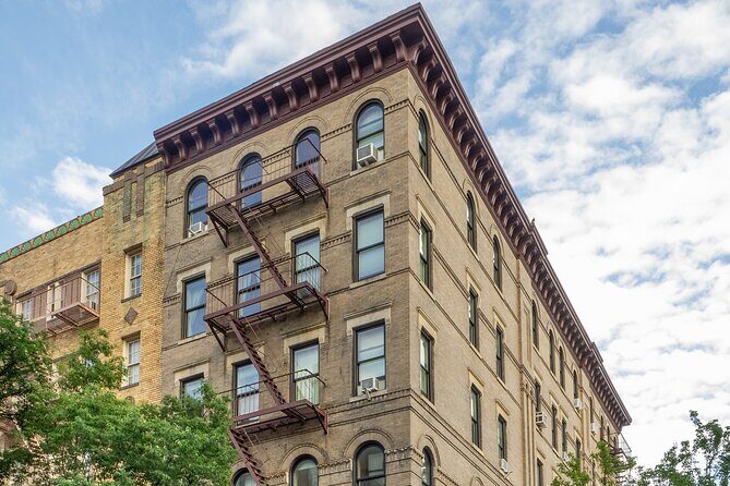 Movie Locations Tour: NYCs Most Famous Film Spots - Practical Details and Tips