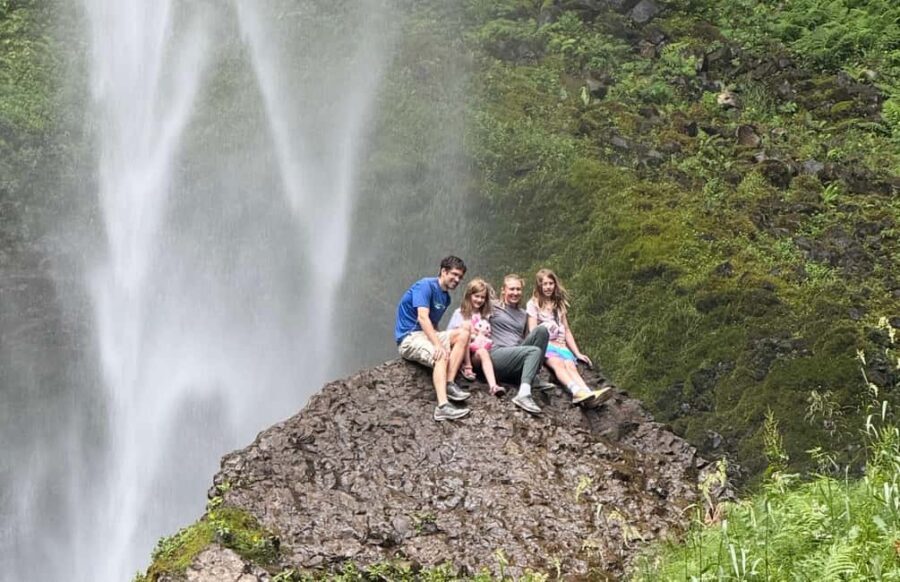 Multnomah Falls: Sunset Guided Tour to Five Waterfalls - The Magic of Sunset and the Vista House