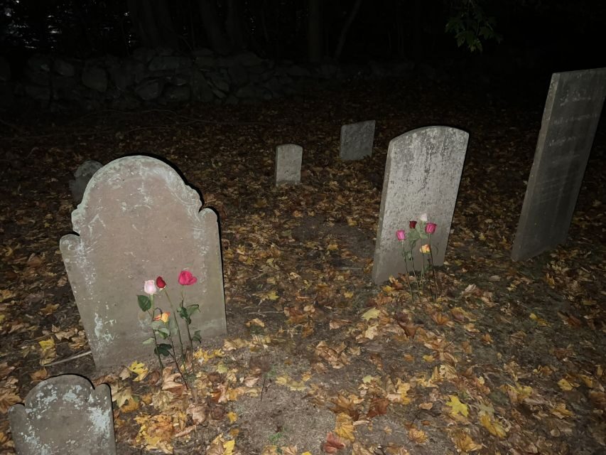 Mystic: Guided Graveyard Ghost Tour by Moonlight - An Introduction to Mystic’s Haunted Past