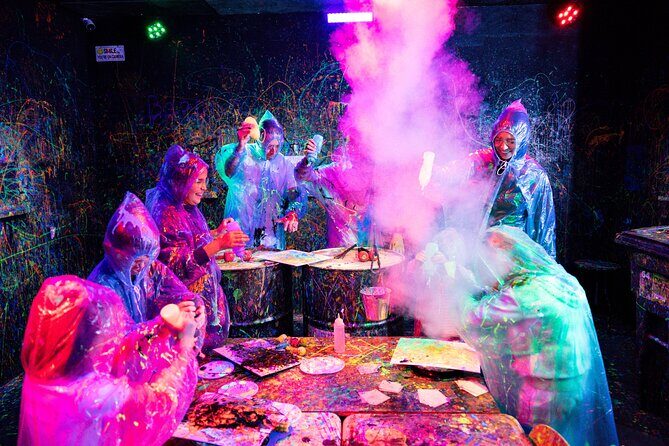 Neon Paint, Backlight-lit, Splatter Room Experience XL - Who Will Love This Tour?