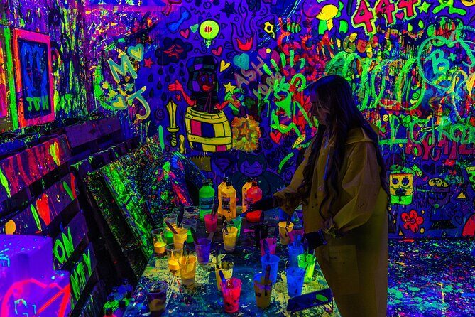 Neon Paint Therapy Experience - The Experience’s Highlights and Challenges