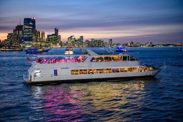 New York City: Gourmet Dinner Cruise with Live Music - Authentic Perspectives from Travelers