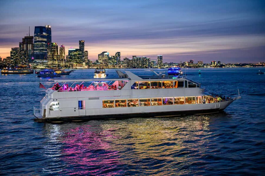 New York City: Gourmet Dinner Cruise with Live Music - Authentic Perspectives from Travelers
