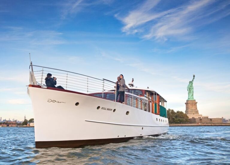 New York City: Mini Yacht Boat Ride with Sightseeing - Key Points