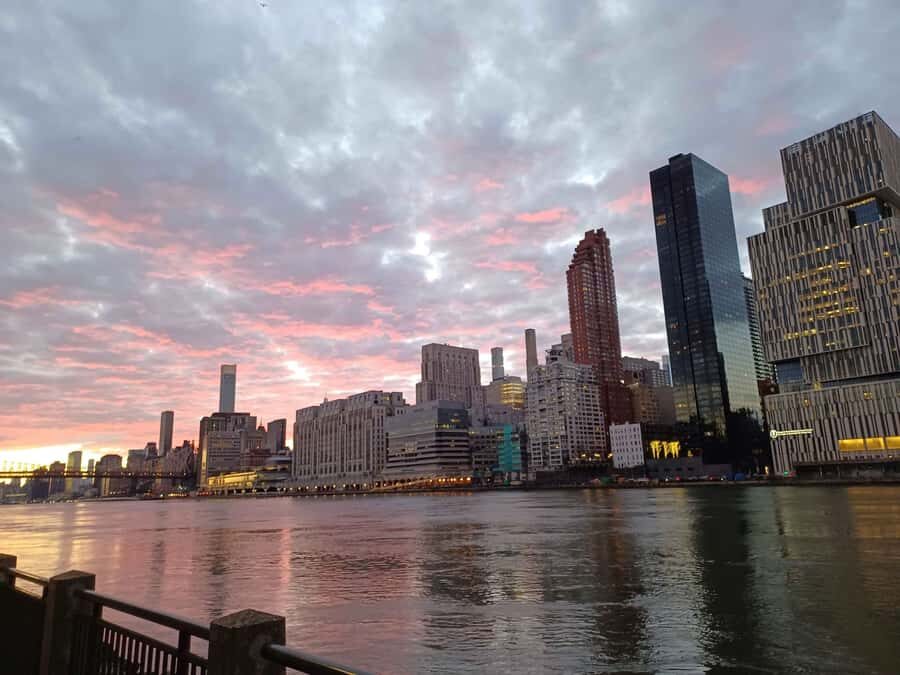 New York City: Roosevelt Island Walking Tour with Tram Ride - What This Tour Means for Travelers