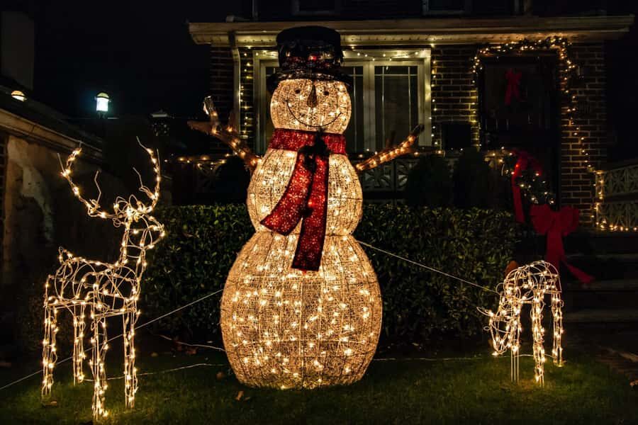 New York: Dyker Heights Christmas Lights Guided Tour - What’s Included and Why It Matters