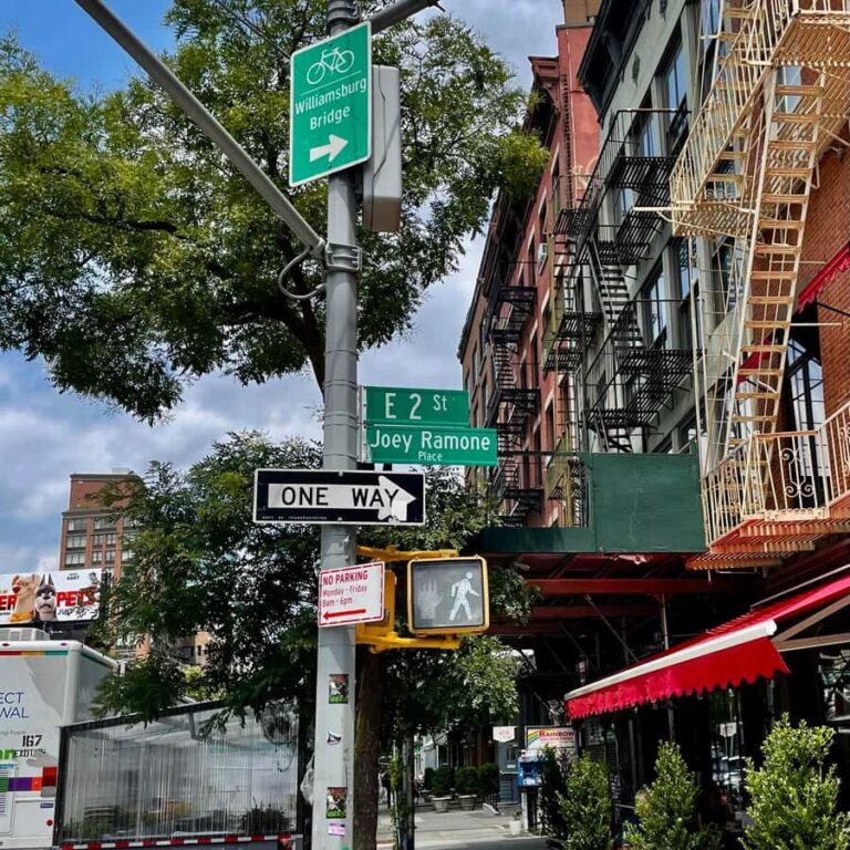 New York Underground: The 80s Art & Music Revolution - The Art Scene: From Grit to Gallery