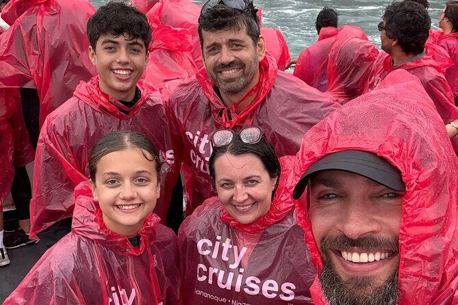 Niagara Falls Bus and Boat Tour with Maple and Chocolate Tastings - Detailed Breakdown of the Itinerary