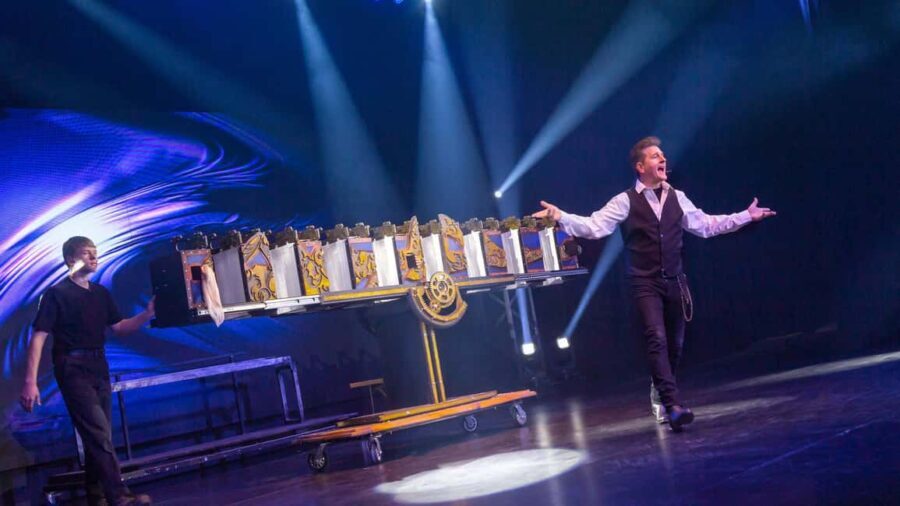 Niagara Falls, Canada: Wild Magic Show Ticket - What to Expect at the Wild Magic Show