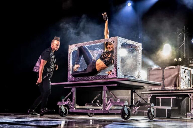 Niagara Falls, USA: Magic Theatre - Illusionist Leon Etienne - The Experience: What to Expect