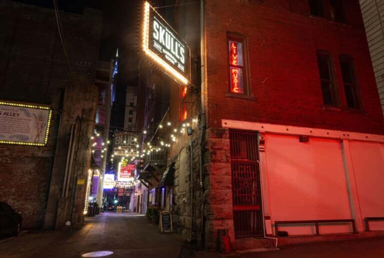 Nightmare & Hauntings of Music City Nashville Ghost Tour - The Guide: Passionate Storytelling at Its Best