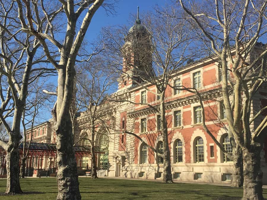 NY Mafia & Haunted Ghost Tour Ellis Island Statue of Liberty - The Experience: What You Can Expect