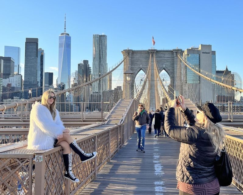 NYC: Brooklyn Bridge and Dumbo Guided Walking Tour - The Guide and Group Experience