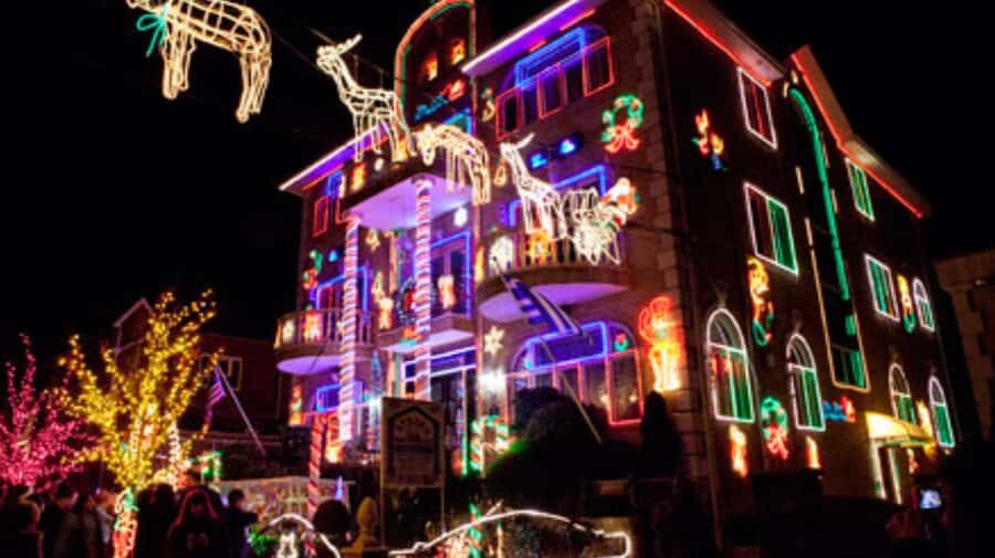 NYC: Christmas Lights and Dyker Heights Tour - Passing Through Manhattan Highlights