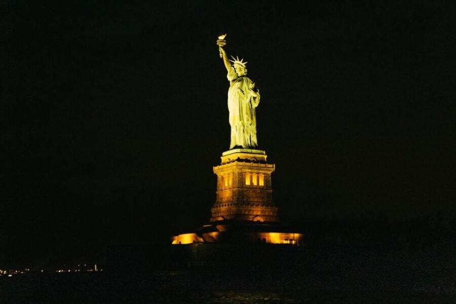 NYC: Circle Line 2h Harbor Lights Cruise Skip-The-Box-Office - Who Will Love This Cruise?