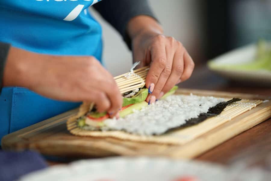 NYC: Fun Sushi Making Class With Local Chef - Learning Environment & Atmosphere
