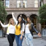 NYC: Gossip Girl Sites Bus Tour - Transportation, Duration, and Group Size