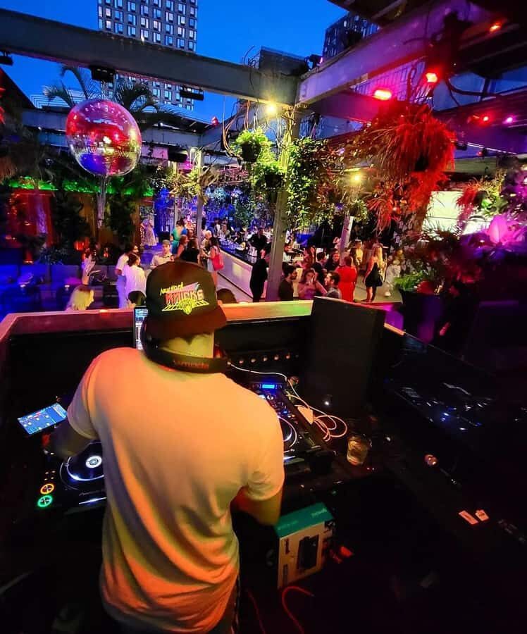 NYC Nightlife Crawl: Bars, Clubs & VIP Entry - What You Can Expect from the Experience