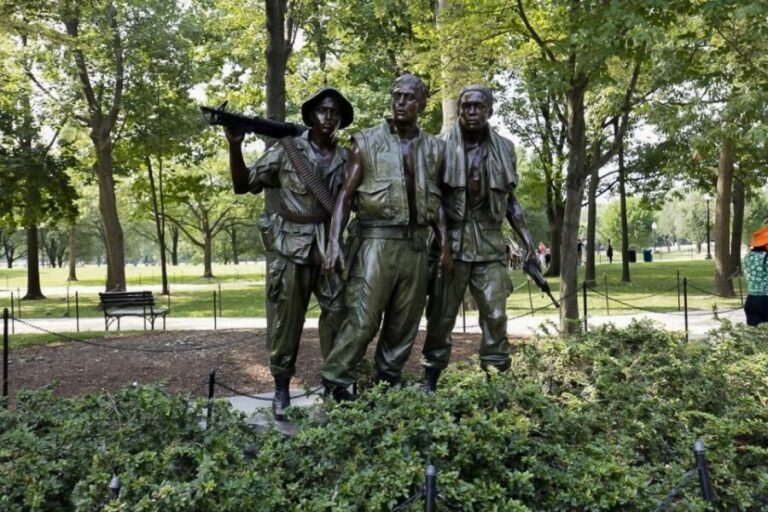 NYC: Philadelphia, Washington DC & Amish Country 2-Day Tour - Day 1: From NYC to Philadelphia and Amish Country