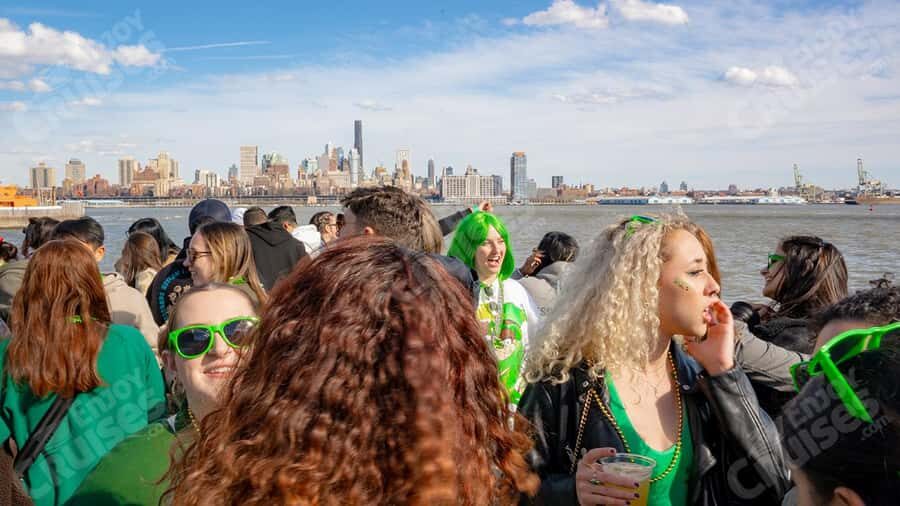 NYC: St Patrick's Day Booze Cruise w/ Drinks, DJ, City Views - The Experience from Start to Finish
