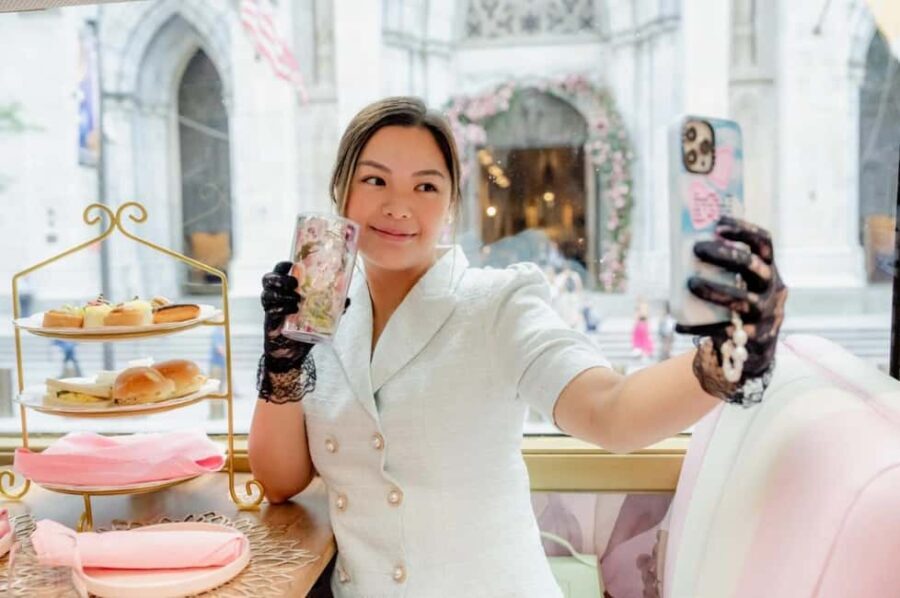 NYC: Tea Around Town Bus Tour with Live Entertainment - What the Reviews Say