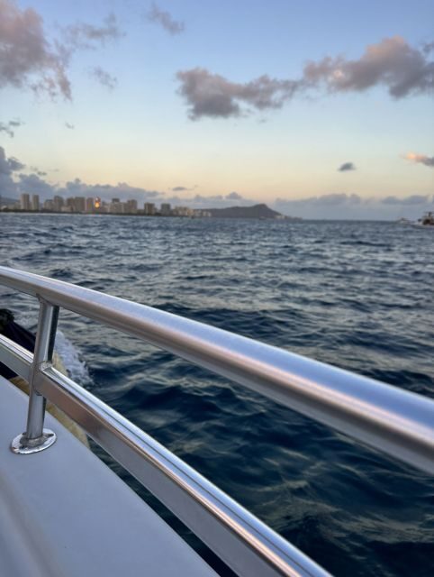 Oahu: Waikiki Fireworks Boat Cruise from Oahu - Why This Tour Works Well