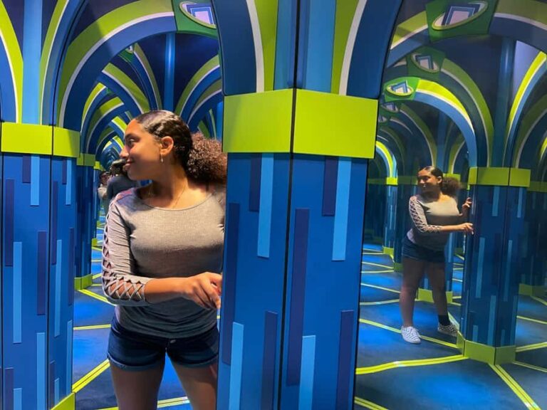 Orlando ICON Park: Mirror Maze & Arcade Combo - Who Should Consider This Experience?