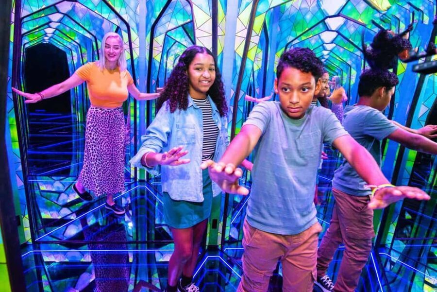 Orlando: Ripley's Mirror Maze Experience - The Design and Atmosphere