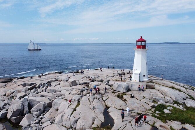 Peggy Cove Tour with Small Group - Peggy’s Point Lighthouse: The Iconic Photo Stop