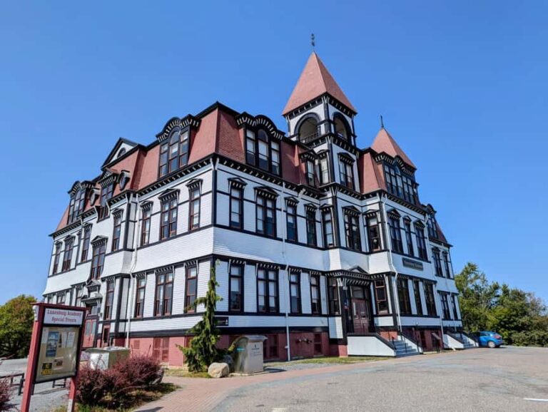 Peggys Cove & Lunenburg + 3 Hidden Gems  Full Day Tour - What Makes This Tour Stand Out?