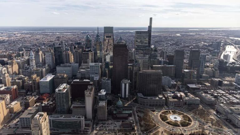 Philadelphia: Helicopter Rides Over City & River - Key Points
