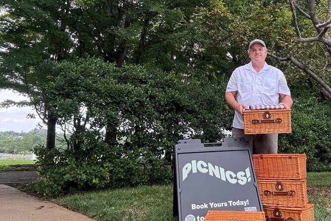 Picnic for 2-3 in Forest Park: 3-4 Restaurants in Every Basket! - Who Will Love This?