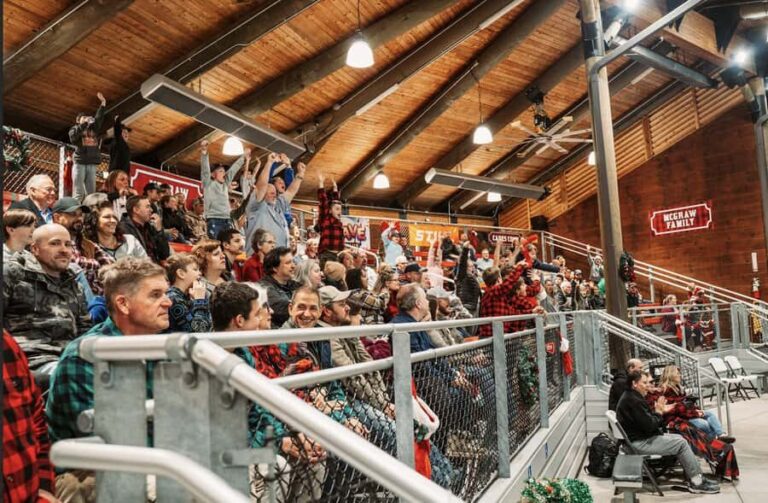 Pigeon Forge: Paula Deen's Lumberjack Christmas Supper Show - Authenticity & Value