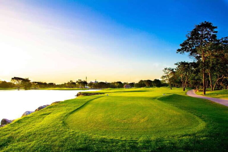 Play Hard Rock Golf Course W/Clubs - What’s Included and What’s Not