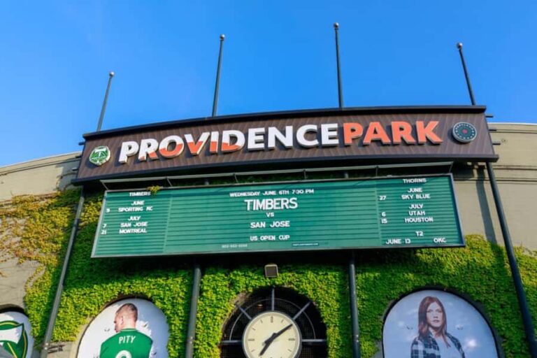 Portlands Holiday Magic A private Christmas Tour - Historic and Cultural Highlights