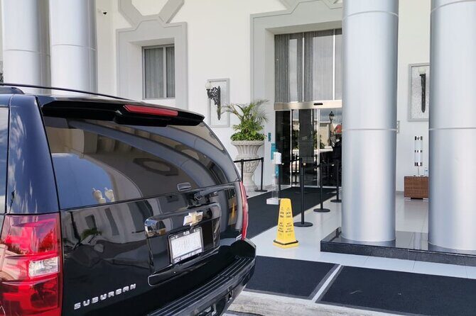 Private luxury transportation from CUN Airport to Puerto Morelos - The Vehicle & Onboard Experience