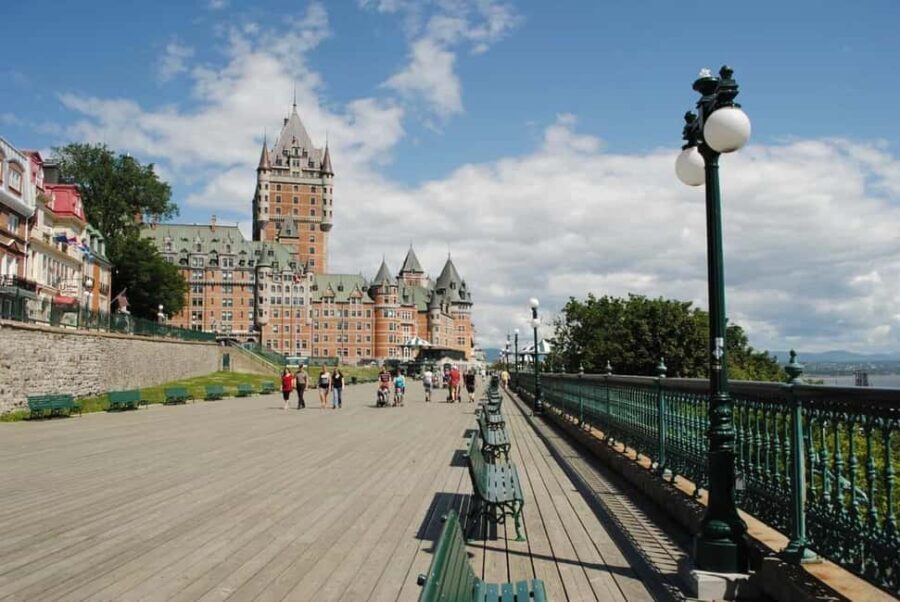 Private Romantic Stroll in Quebec Walking Tour for Couples - What’s the Value?