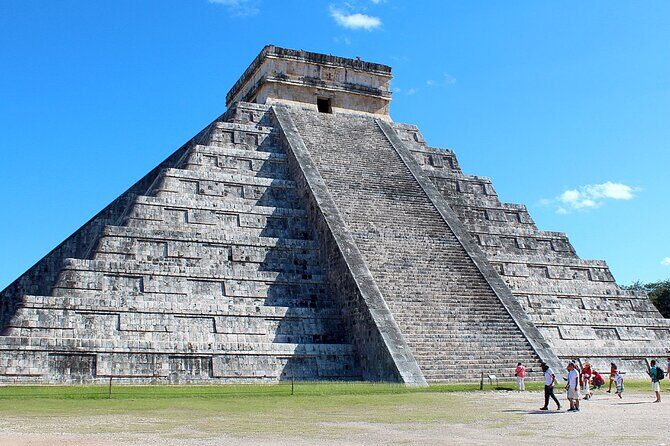 Private Tour to Chichen Itza and Cenote Tsukan with Meal Included - The Culinary Experience: Authentic Yucatecan Cuisine