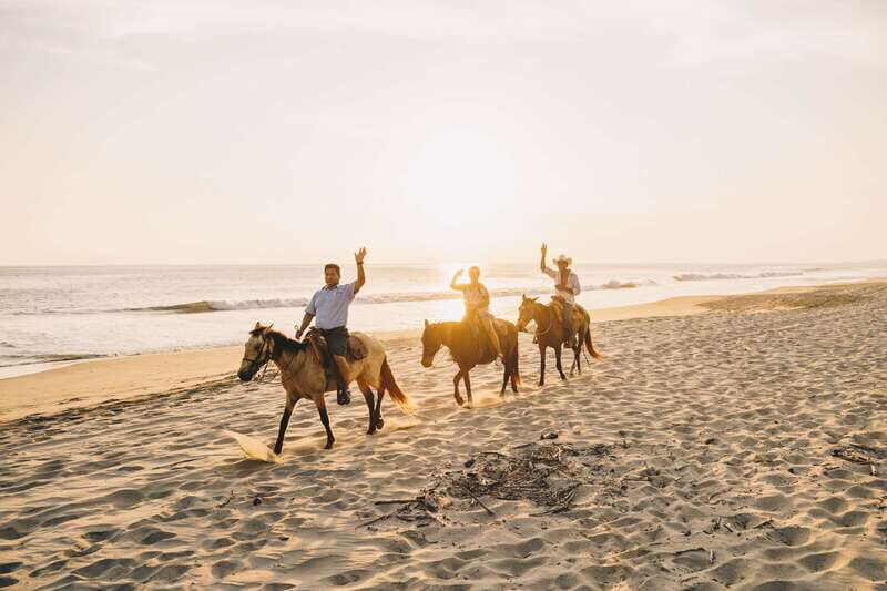 Puerto Escondido: Sunset Horse Back Riding Tour - The Balance of Value and Experience
