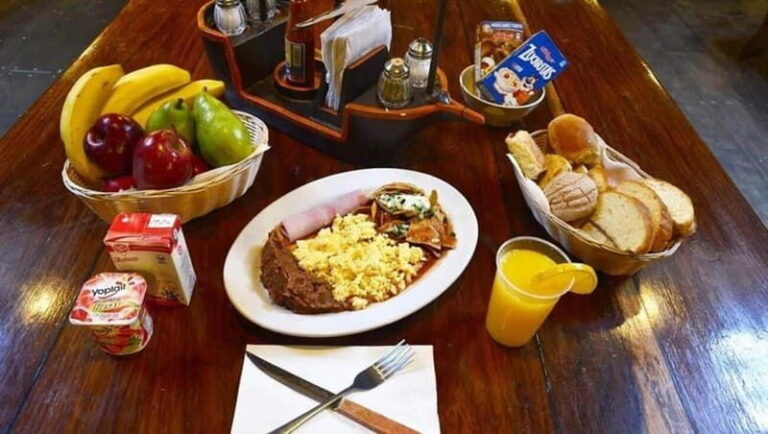 Puerto Vallarta: Majahuitas Island Pirate Ship Tour - Food and Drink: Satisfying Your Hunger