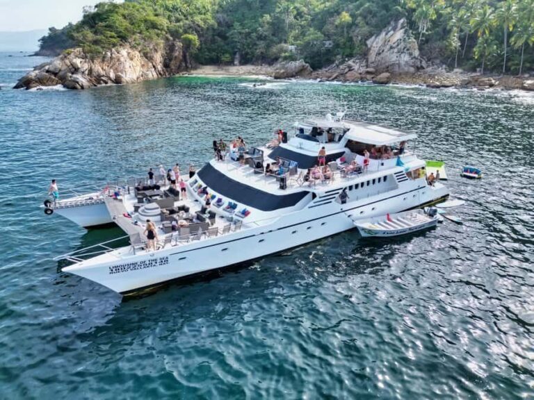 Puerto Vallarta: Private Mega Yacht Limousine of the Sea 1 - Morning Treats and Snacks
