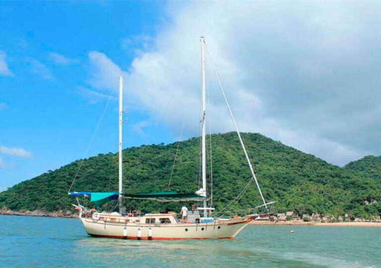 Puerto Vallarta: Private Sail Tour to Yelapa - What to Expect on Your Day Out