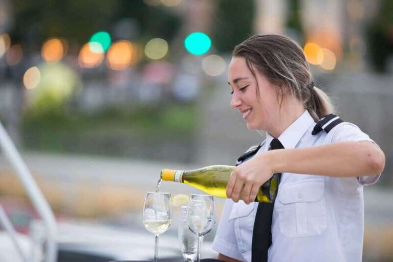 Québec City: 3 or 5-Course Dinner Cruise with DJ & Dancing - Price and Value