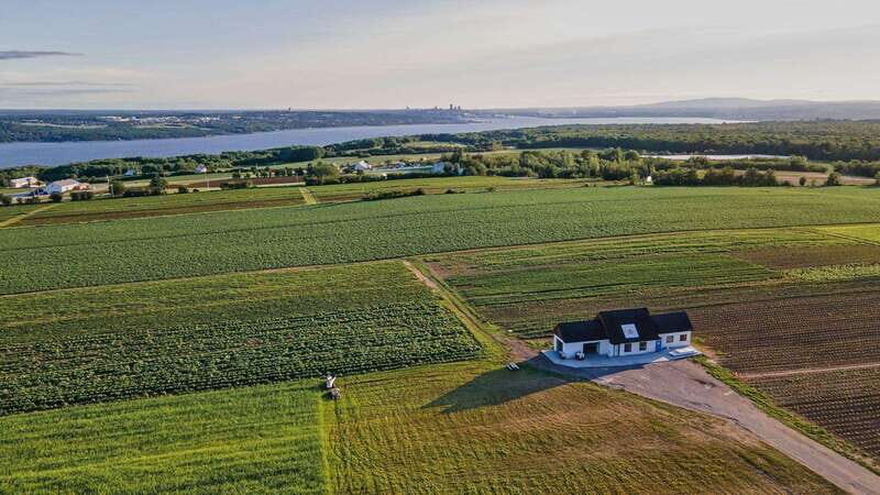 Quebec City - E-Tandem Rental on Ile d'Orléans - The Bike and Safety