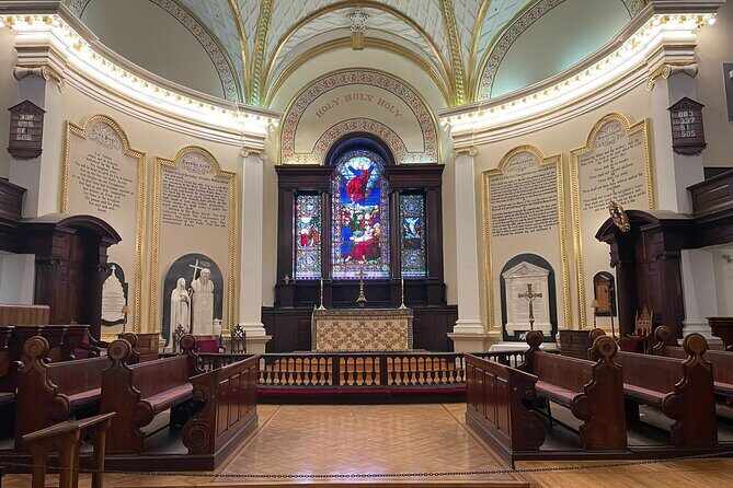 Quebec City Highlights walking tour (2h) - The Ursuline Monastery and Cathedral of the Holy Trinity