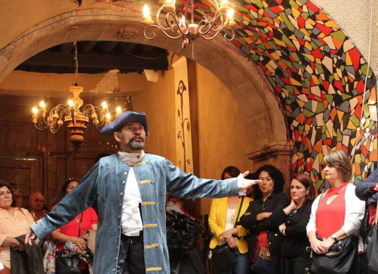 Querétaro: Leyendas Santiago de Querétaro. El Tour - Discovering Santiago de Querétaro Through Legends